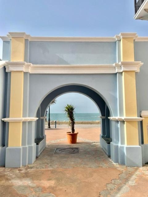 Gatu Sherry, Junto Puerto Deportivo Y Playa " Preferente Mayores De 25 Anos Y Familias " El Puerto de Santa Maria Exterior photo